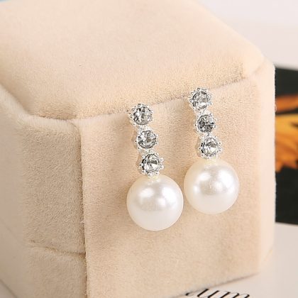 Puošnūs, perlų imitacijos auskarai